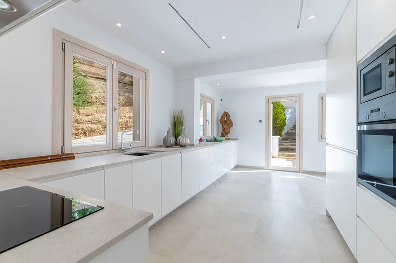 Renovated villa in Son Vida with large pool terrace and privacy — photo 9