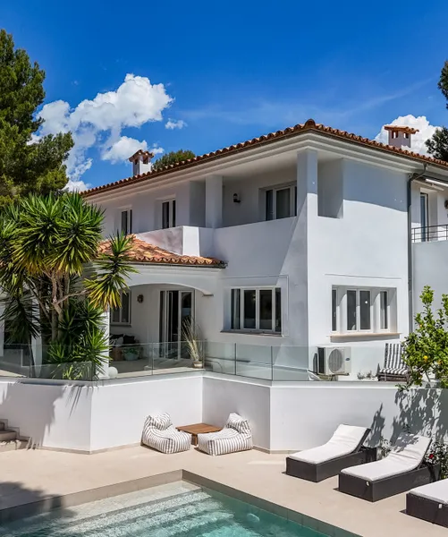 Mediterranean living in an elegant renovated villa in Santa Ponsa — photo 1