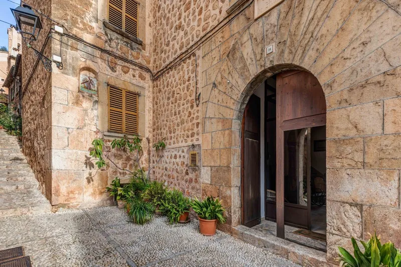 Imposing historic property directly in the heart of Fornalutx — photo 6
