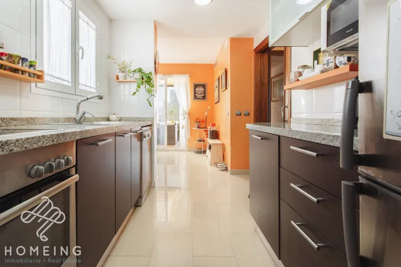 Penthouse with large terrace, elevator, communal pool and parking with storage room. — photo 11