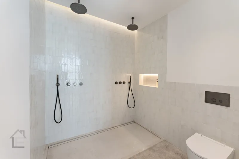Stylish completely renovated townhouse on the first sea line in the old town of Portocolom — photo 10