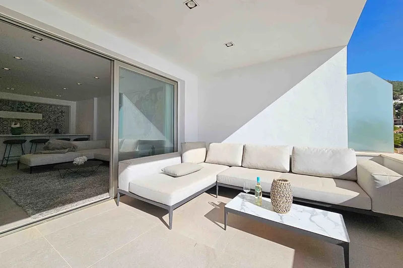Stylish apartment with spectacular sea views — photo 9
