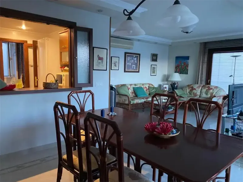 Vivienda con impresionantes vistas del puerto marítimo, costa y paseo marítimo de Cala Ratjada. Amplio salón-comedor con salida a terraza co — photo 6
