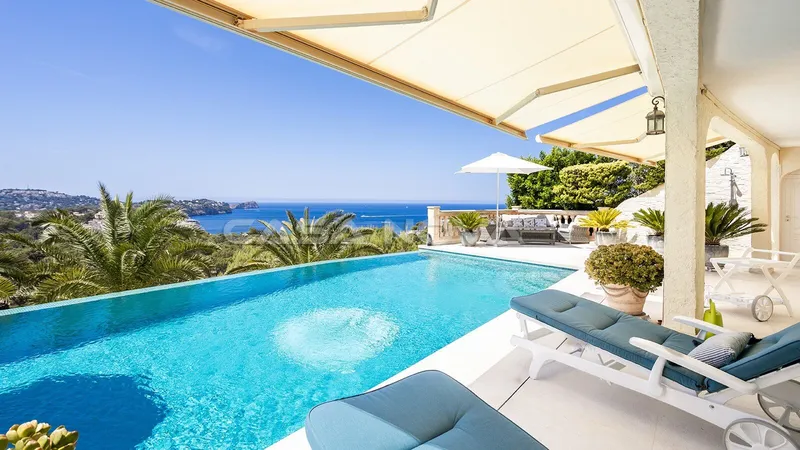 Villa with fantastic sea views and guest apartment — photo 1