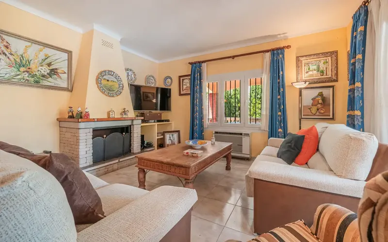 Charming chalet with pool in Santa Ponsa, just steps from the beautiful sandy beach. The 560-meter Santa Ponsa Beach — photo 4