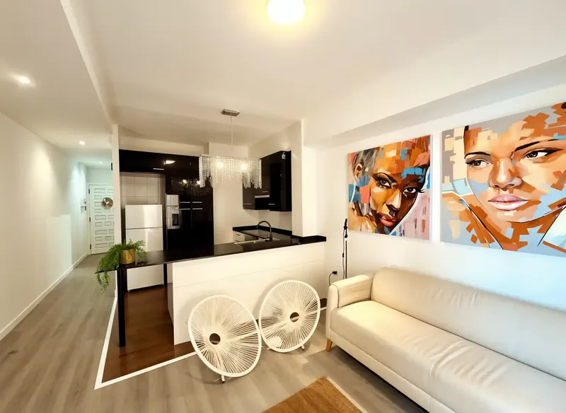 This elegant renovated flat is located in the charming area of Ses Cadenes, in the popular Playa de Palma, just steps from the long beach — photo 8
