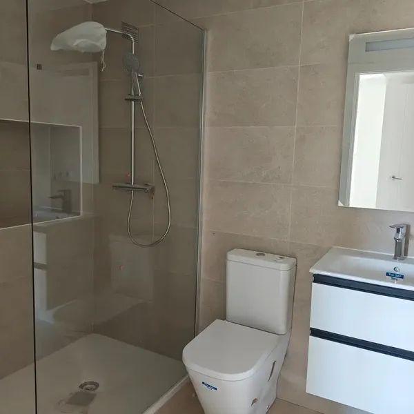 Penthouse for sale with 2 bedrooms, 2 bathrooms, furnished kitchen, laundry room, large living room, balcony and a 55 m² rooftop terrace. Includes parking space — photo 9