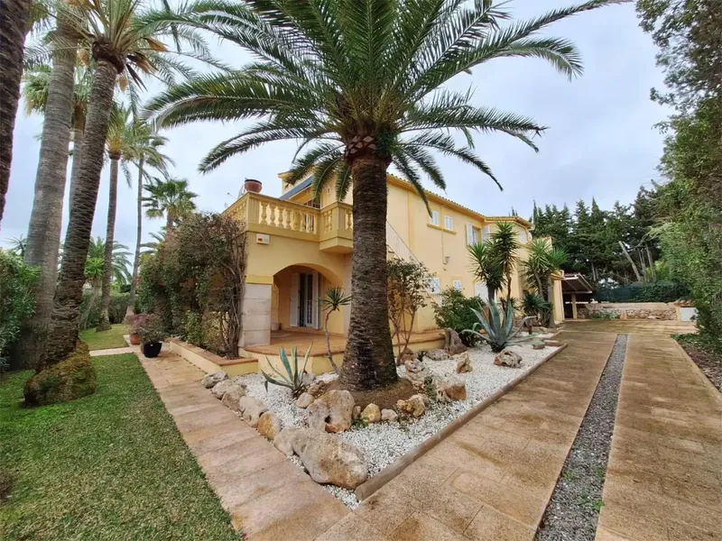 Fabulous villa on second line of the sea with views from the second floor — photo 1