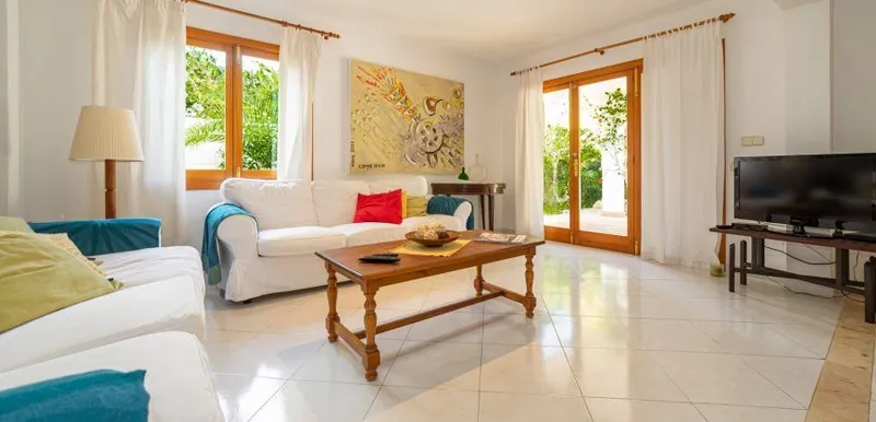 Chalet with pool in Cala Egos — 219 m², independent guest house, steps from the beach — photo 8