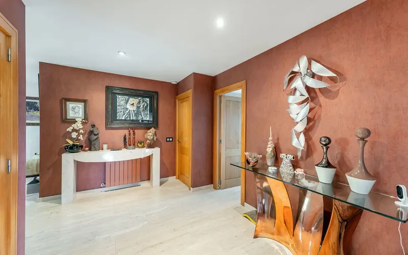 This bright apartment in Cas Catalá impresses with its spectacular sea views and is located on the 7th floor of a well-maintained residential complex — photo 11