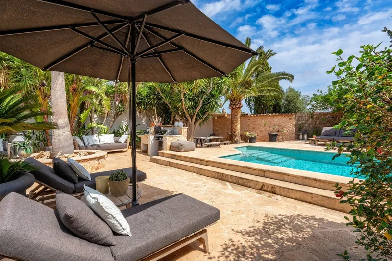 Townhouse with patio oasis and glazed winter garden in Es Llombards — photo 2