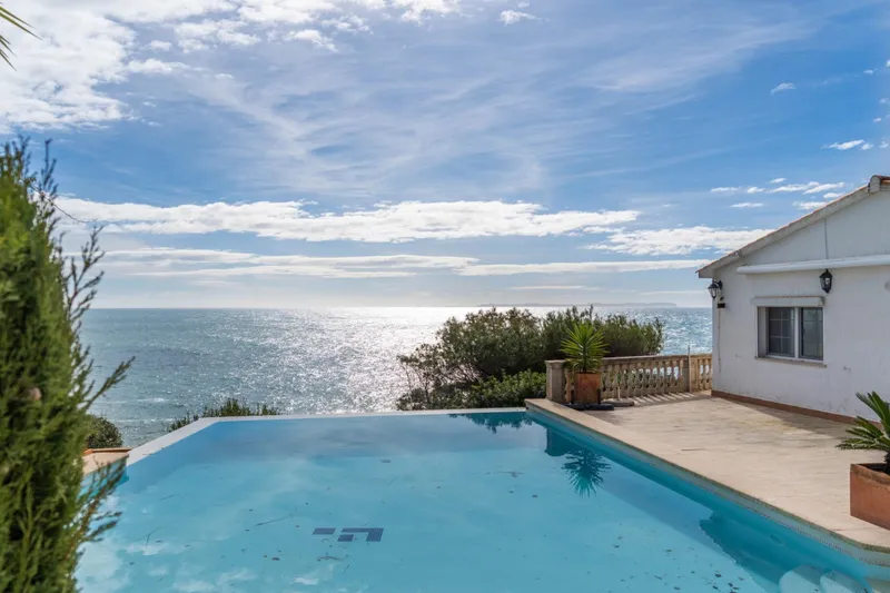 Villa on the front line in Cala Pi with infinite views of the Mediterranean – Absolute privacy 1 minute from the beach — photo 2