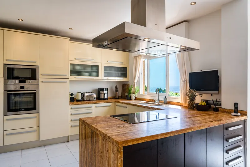 Exclusive Investment: Family Villa with Sea Views in Costa d'en Blanes — photo 4