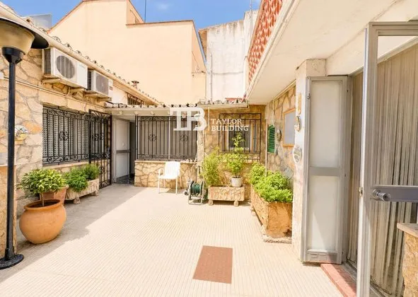 Terraced house in Calle Del Hort de los Puputs, Camp Redo, Palma de Mallorca — photo 4