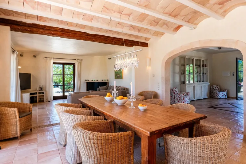 Self-sufficient finca near Santanyí with panoramic views and heated pool — photo 9