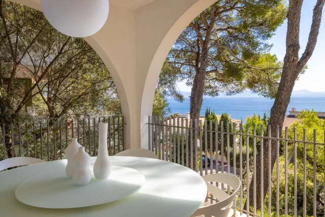 Detached sea view villa for sale close to Puerto Alcúdia, Mallorca — photo 2