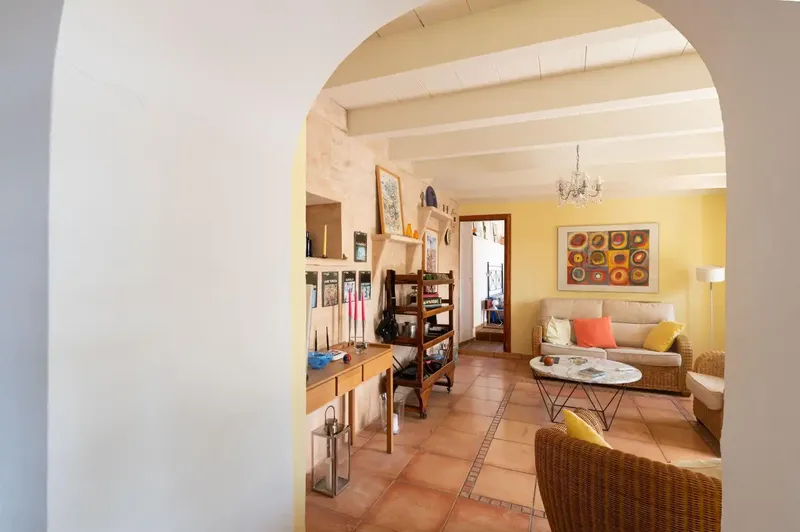 Discover this spacious and cozy country house located on the outskirts of Sineu, ideal for those seeking peace and well-being. — photo 12