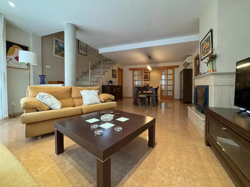 Located in the quiet and family-friendly area of Son Amonda in Inca, this spectacular duplex chalet stands out for its spaciousness and comfort. — photo 6