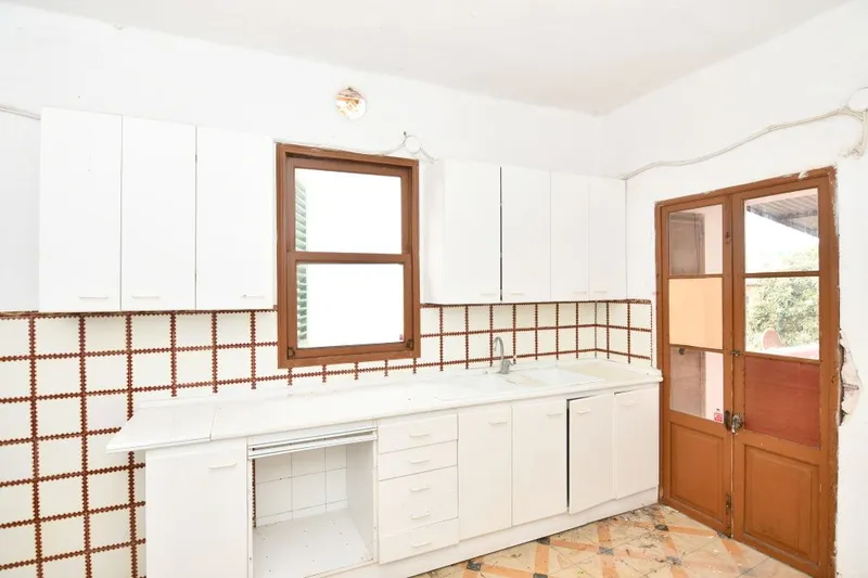 Complex of 3 independent houses of approximately 667m2 built with a large central patio — photo 12