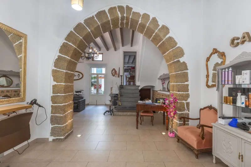Casa de pueblo renovada con patio en el centro de Sóller — photo 2