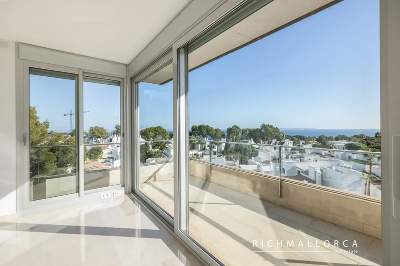 Rare Penthouse with Private Rooftop & Sea Views — photo 11
