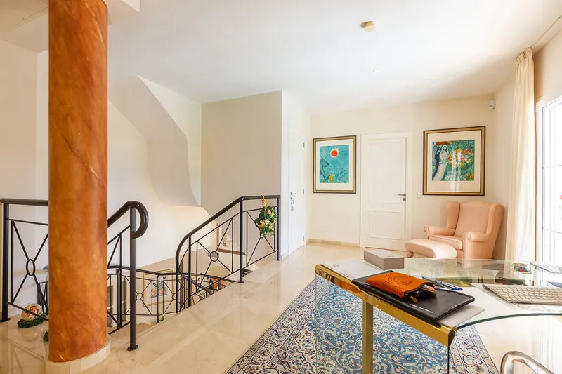 High-quality villa with character and sunny ambience — photo 8