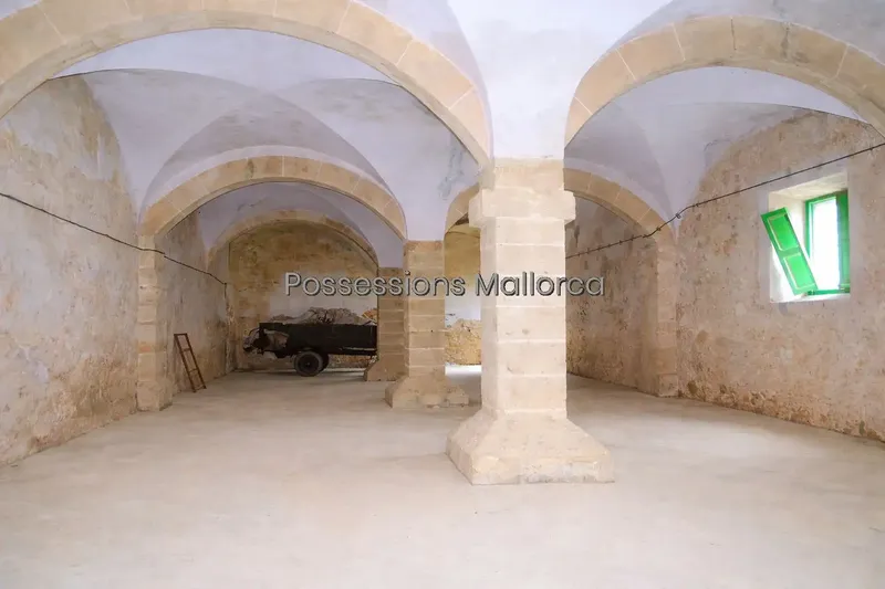 In the heart of one of the most coveted areas of Palma's coastline, between El Molinar and Coll d'en Rabassa, this large historic estate emerges — photo 7