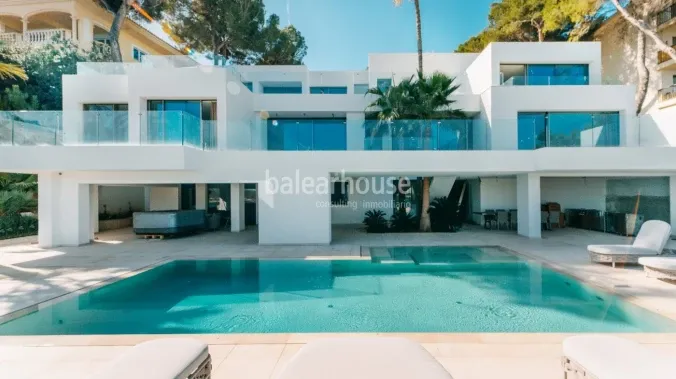Avant-garde design and direct access to the sea in this villa located in Cala Vinyas. — photo 2
