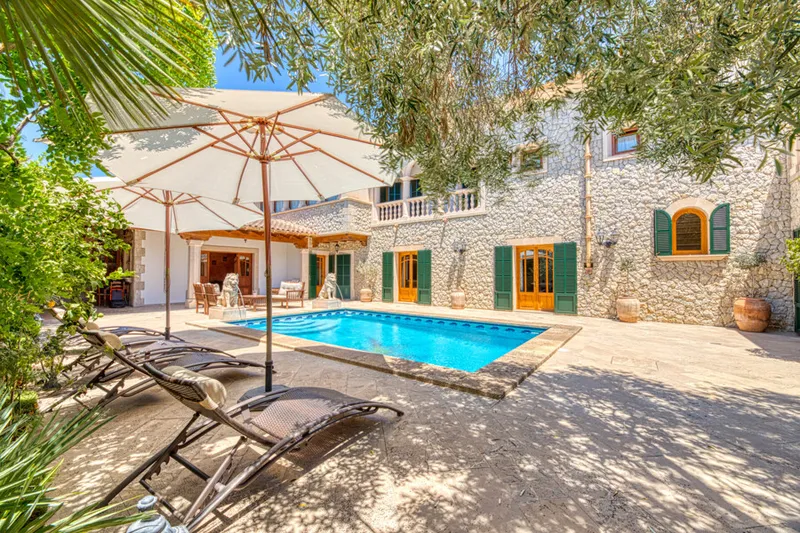 Elegant Five-Bedroom Villa with Courtyard Pool in Es Capdella — photo 3