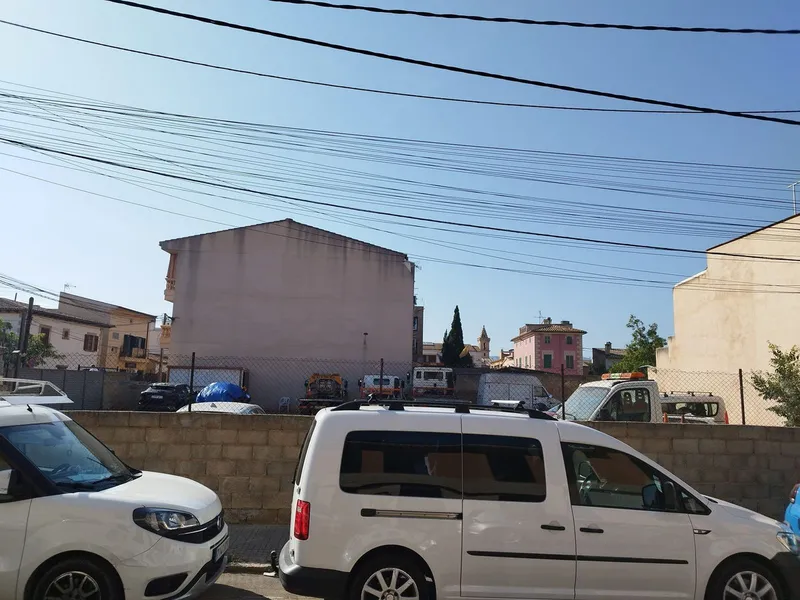Corner plot of urban land on one of the main streets of Pla de Na Tesa (Marratxi) is the sale of two adjacent plots totaling 665 m2 for the construction of sev ... — photo 1