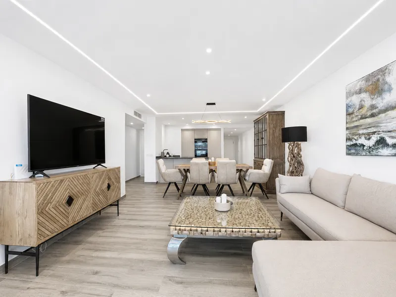 Luxurious modern apartment on the first sea line in Santa Ponsa — photo 8