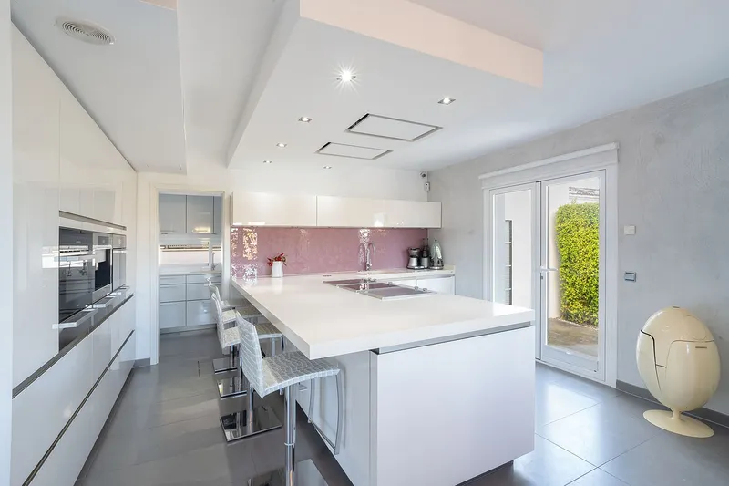 Comfortable family villa in an excellent location — photo 8
