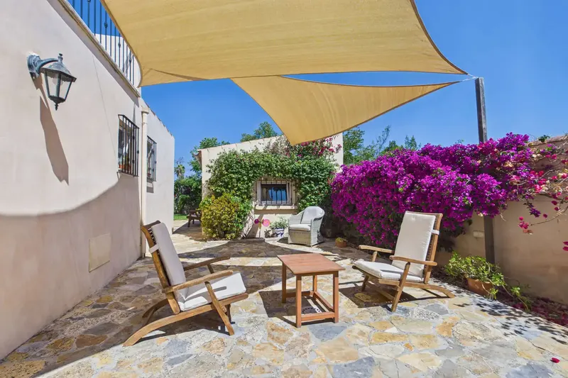 Surrounded by Mediterranean vegetation and just 1.5 km from the white sandy beaches of Playa de Muro, this beautiful finca combines — photo 8
