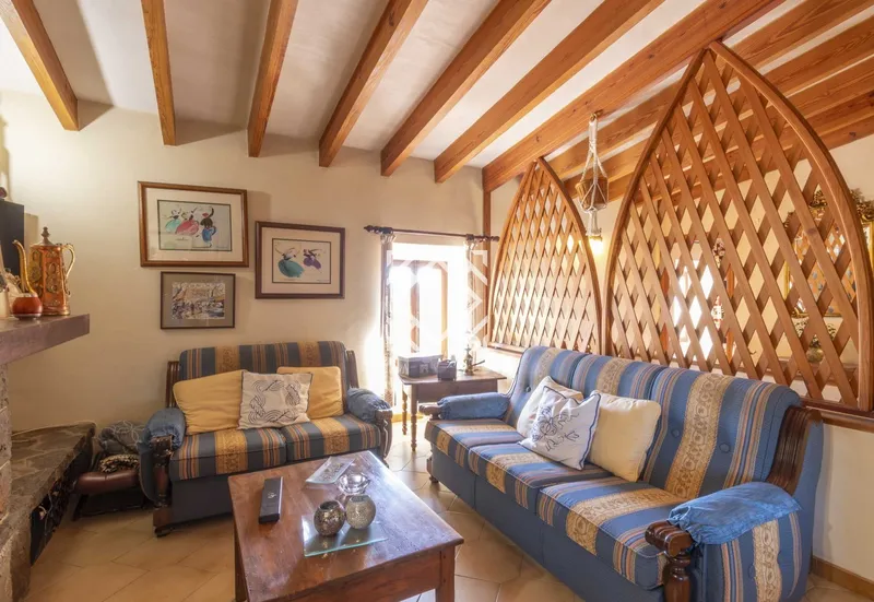 Spacious property with large rustic plot for sale in quiet residential area close to Palma de Mallorca. — photo 10