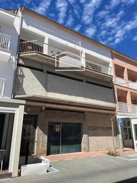 Complete building with garage, dwelling, studio and attic-terrace in Colònia de Sant Jordi — photo 1
