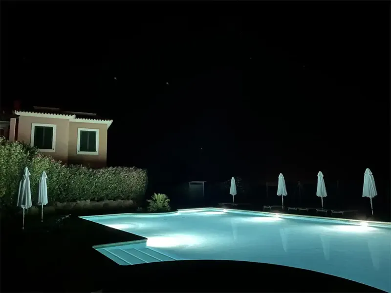 Planta baja, con dos habitaciones y dos baños, completos, cocina, americana, salón, zona para lavadora y limpieza , terraza con acceso direc — photo 4