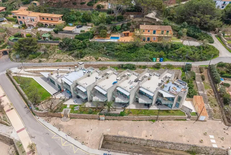 First floor facing the sea with 76m2 rooftop terrace in Cala San Vicente and possibility to acquire underground parking space. — photo 8