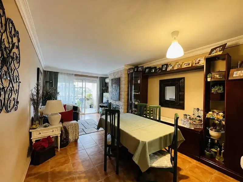 Ubicado en Santa Ponsa, una de las zonas más deseadas del suroeste de Mallorca, este espacioso apartamento ofrece bonitas vistas panorámicas — photo 3