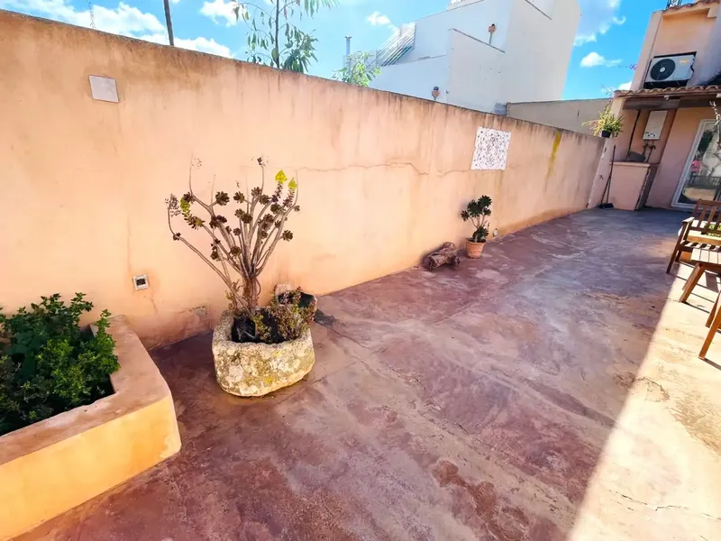 Townhouse of 140m2 built on a 210m2 plot, carefully renovated to offer modern comfort without losing its character — photo 1