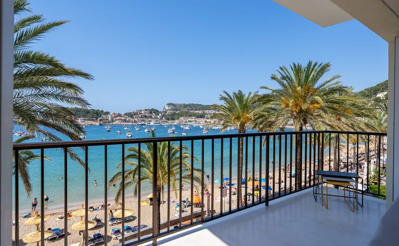 Spectacular beachfront apartment in Playa d'en Rep — photo 3