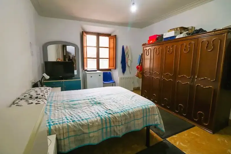 Located in the heart of Sóller, this charming townhouse offers endless possibilities for those seeking a renovation project — photo 6