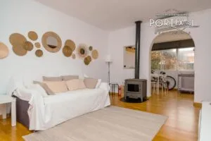 Charming and bright apartment with a covered terrace — photo 6