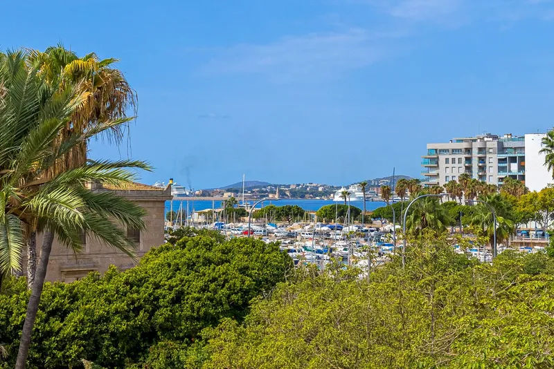 Attractive corner apartment with harbour views in Portixol 1 — photo 1