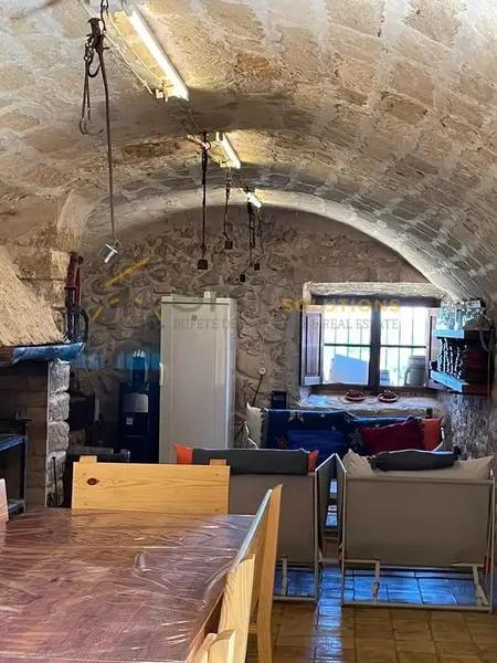 Rustic Farmhouse with Mallorcan Charm and Great Potential in Lloret de Vistalegre — photo 11