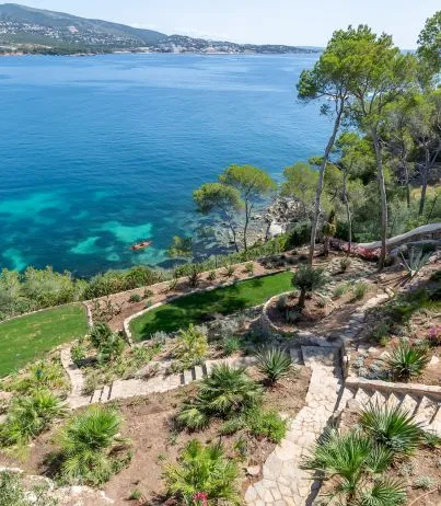 Spectacular villa on the seafront in Torrenova — photo 1
