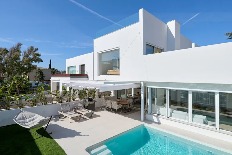 Modern detached house in Ciudad Jardin — photo 1