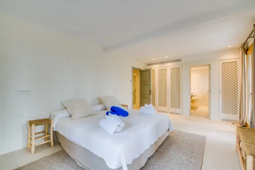 Alcudia, modernized chalet with contemporary architecture and large plot with holiday rental license in Bonaire — photo 11