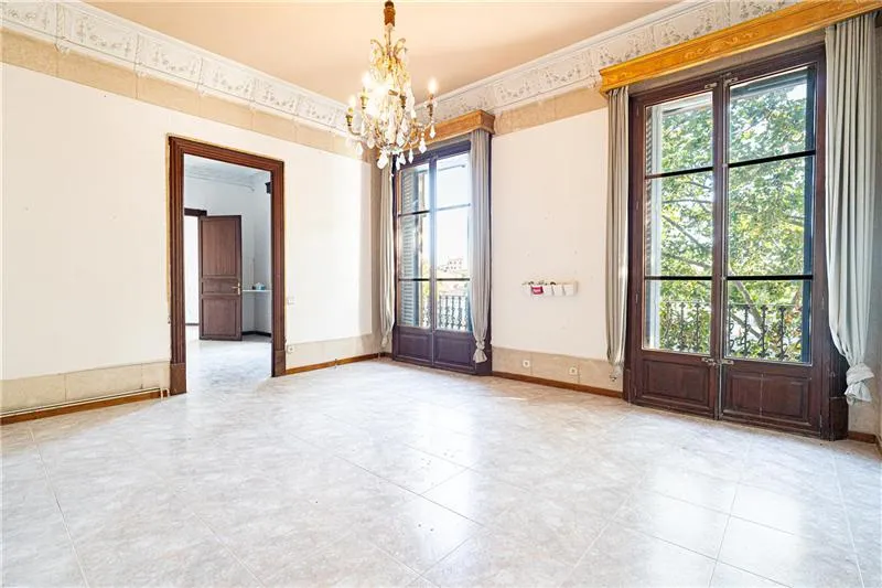 Listed property dating from 1920 next to Plaza España — photo 3