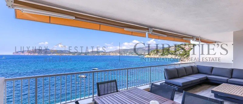 Fully renovated apartment in Santa Ponsa, Mallorca, on the beachfront with direct access to the sea — photo 3