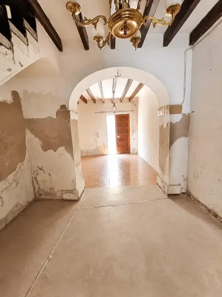 House for sale in Binissalem with great potential — photo 1